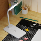 Slimme LED Bureaulamp met Draadloze Oplader en Klok – Multifunctioneel Design